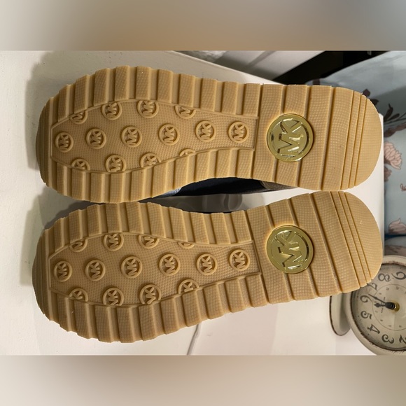 Michael Kors trainers in navy - Picture 5 of 7